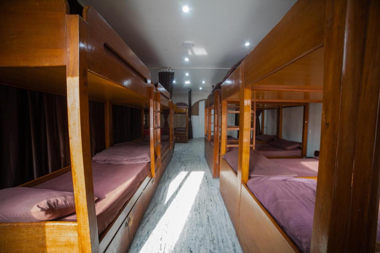 Pearl Courtyard Dormitory Варанаси Экстерьер фото