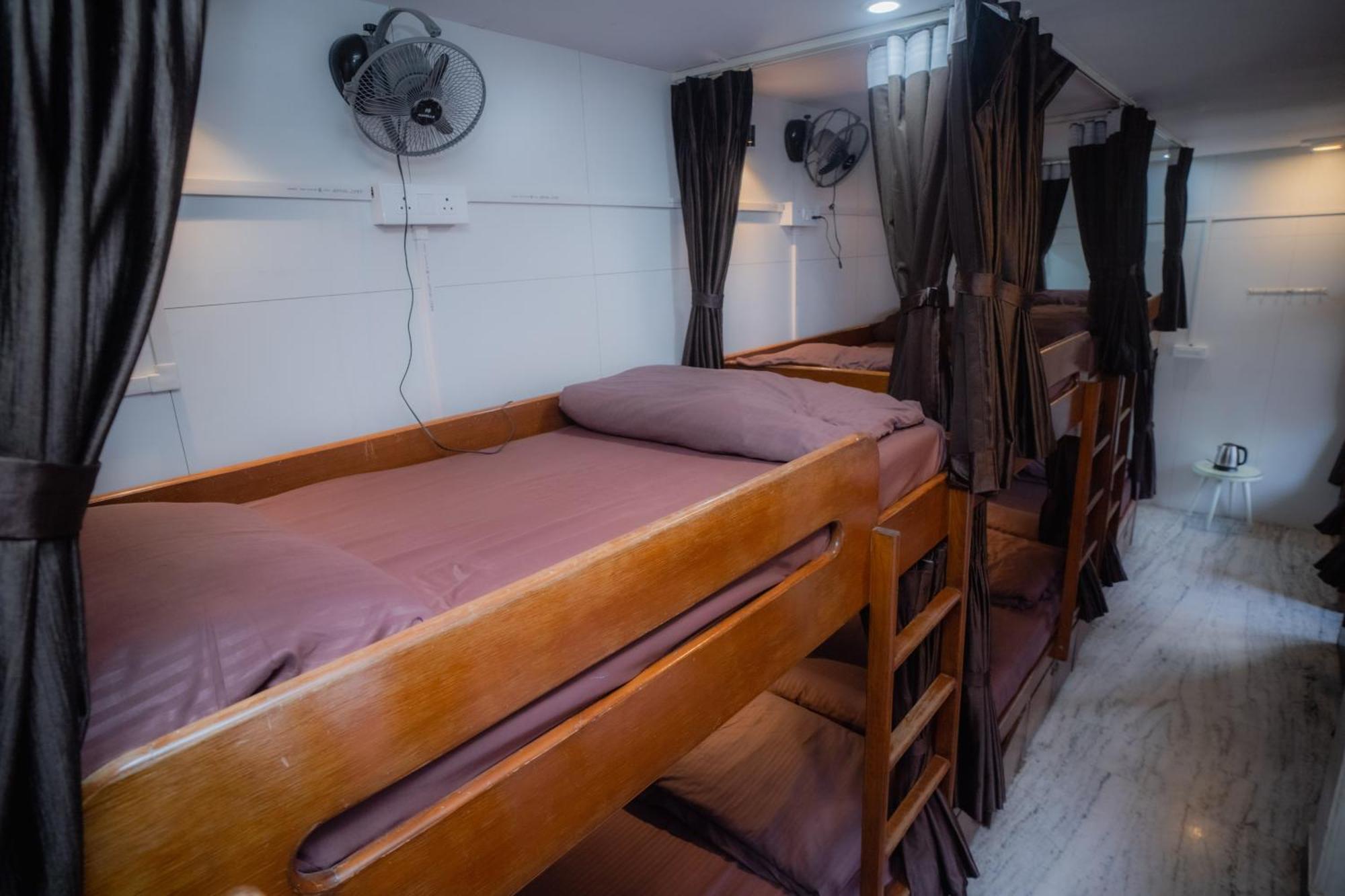 Pearl Courtyard Dormitory Варанаси Экстерьер фото