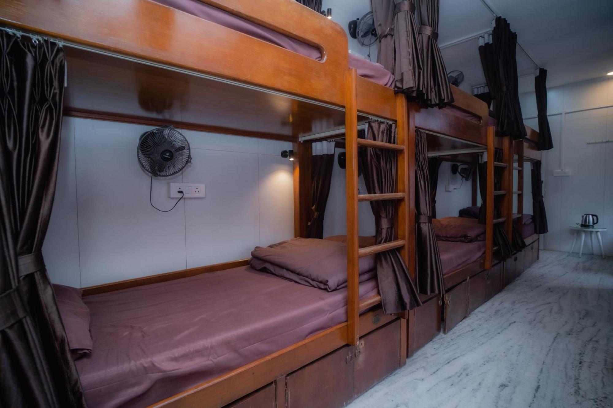 Pearl Courtyard Dormitory Варанаси Экстерьер фото