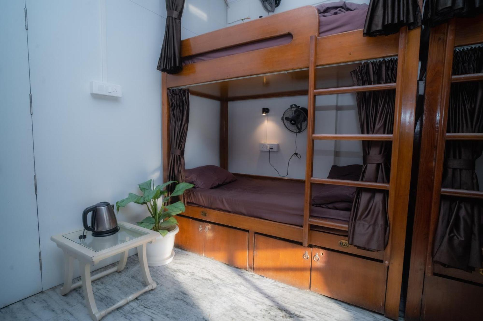 Pearl Courtyard Dormitory Варанаси Экстерьер фото
