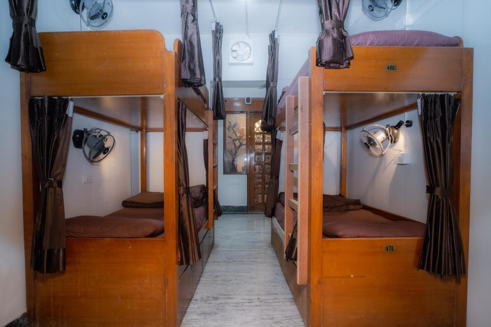 Pearl Courtyard Dormitory Варанаси Экстерьер фото